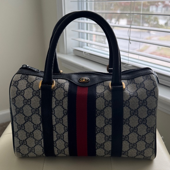 Gucci Vintage Small duffle handbag with free cute new twillies - Picture 3 of 17